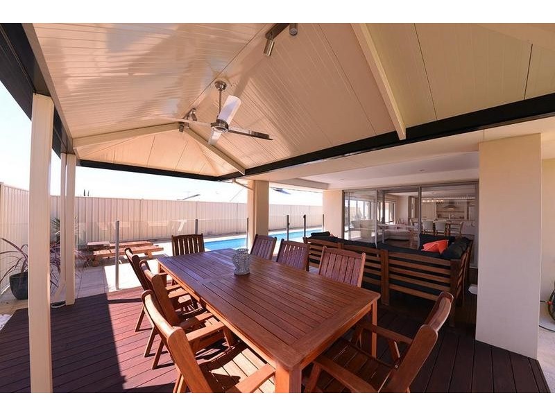 16 Daimler Drive, Tapping WA 6065