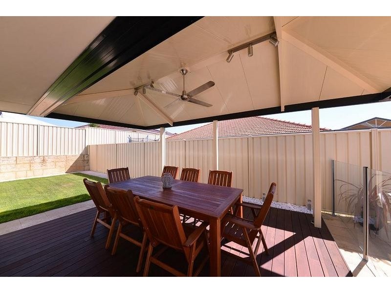 16 Daimler Drive, Tapping WA 6065