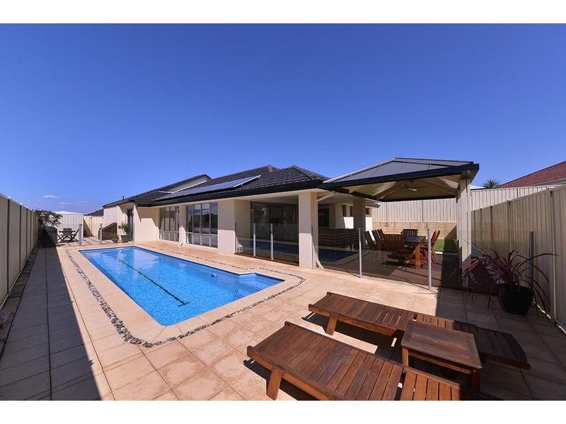 16 Daimler Drive, Tapping WA 6065