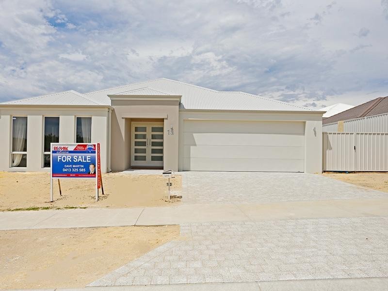 13 Roundhouse Parade, Jindalee WA 6036