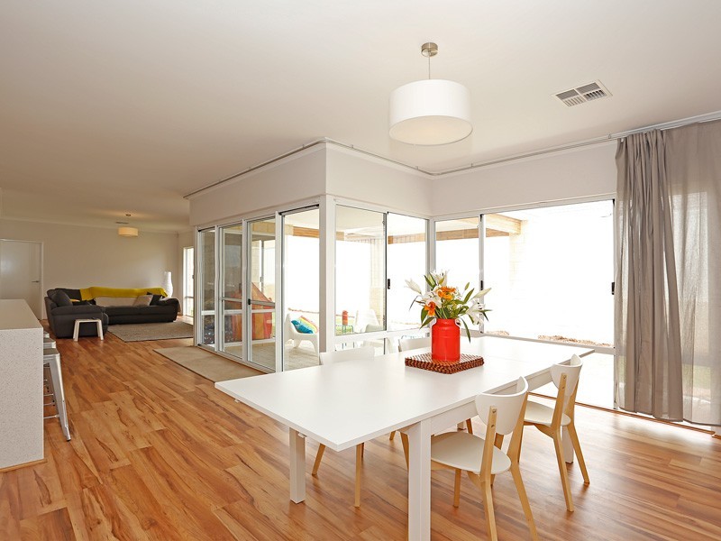 13 Roundhouse Parade, Jindalee WA 6036