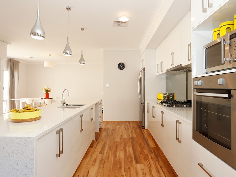 13 Roundhouse Parade, Jindalee WA 6036