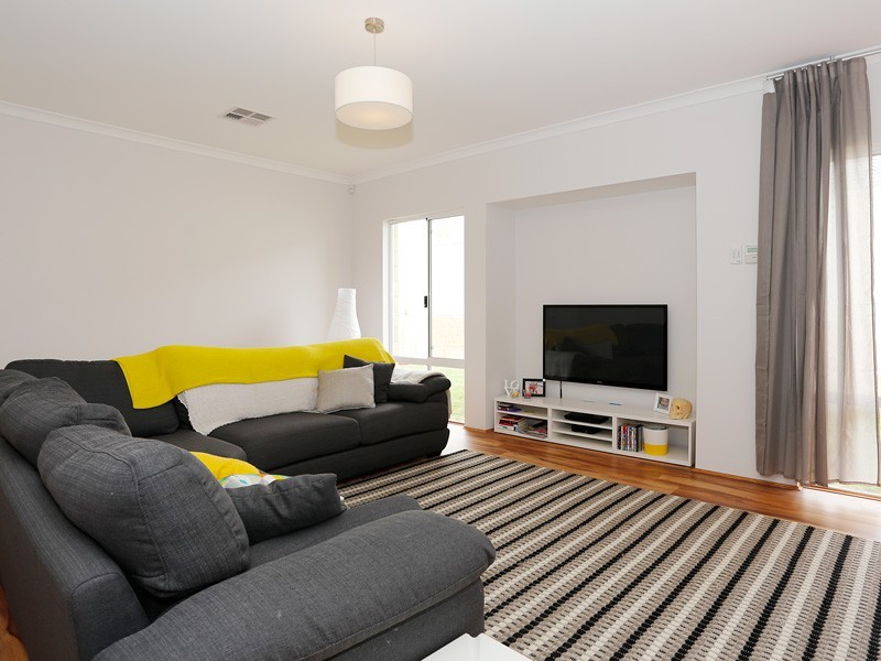 13 Roundhouse Parade, Jindalee WA 6036