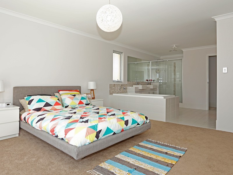 13 Roundhouse Parade, Jindalee WA 6036