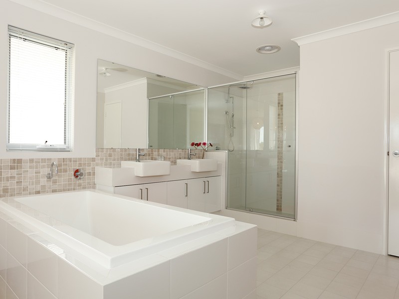 13 Roundhouse Parade, Jindalee WA 6036