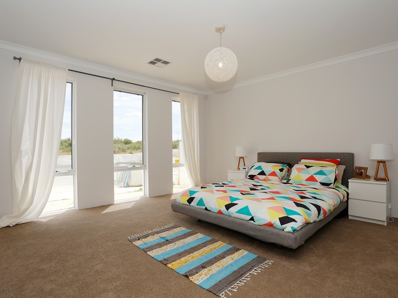 13 Roundhouse Parade, Jindalee WA 6036