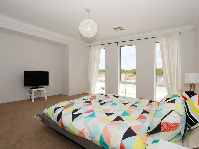 13 Roundhouse Parade, Jindalee WA 6036