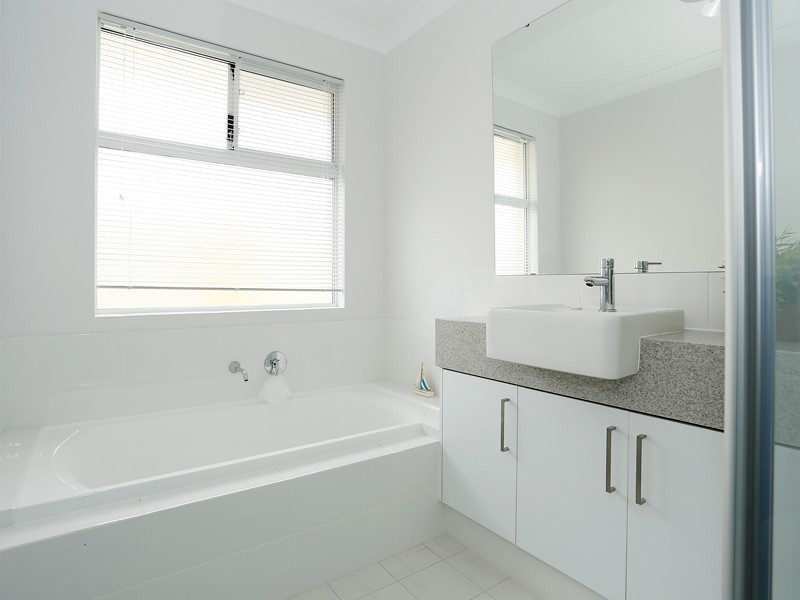 13 Roundhouse Parade, Jindalee WA 6036