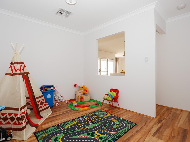 13 Roundhouse Parade, Jindalee WA 6036