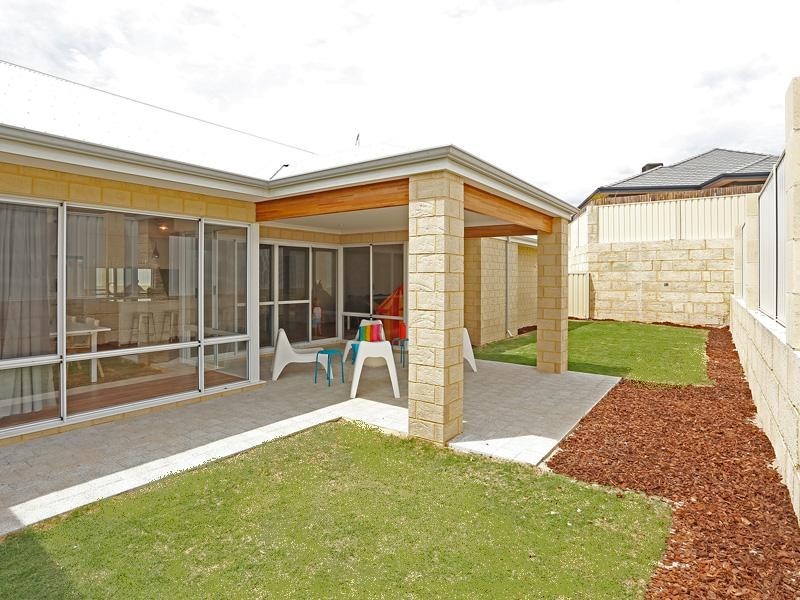13 Roundhouse Parade, Jindalee WA 6036
