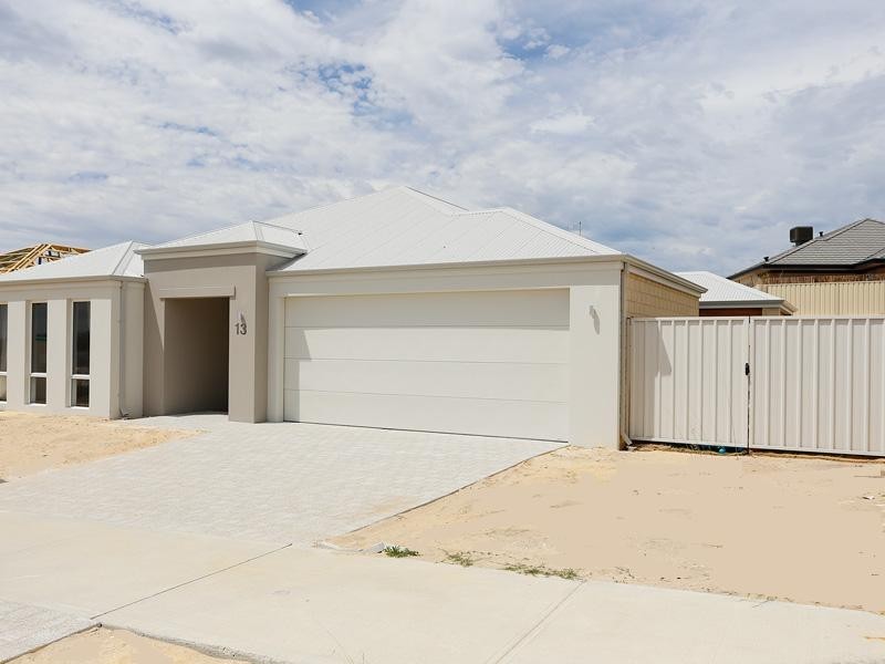 13 Roundhouse Parade, Jindalee WA 6036