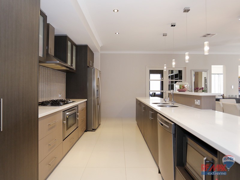 5 Piermont Ave, Burns Beach WA 6028