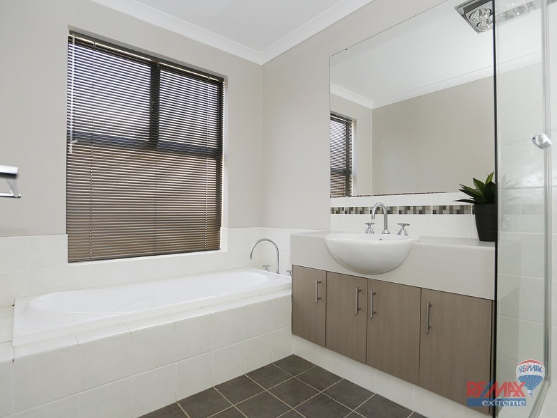 5 Piermont Ave, Burns Beach WA 6028