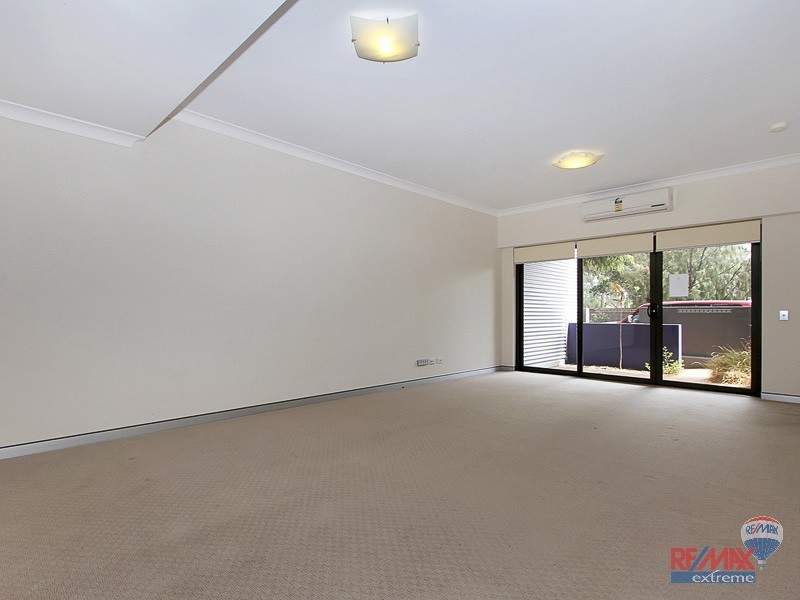3/2 Walsh Loop, Joondalup WA 6027