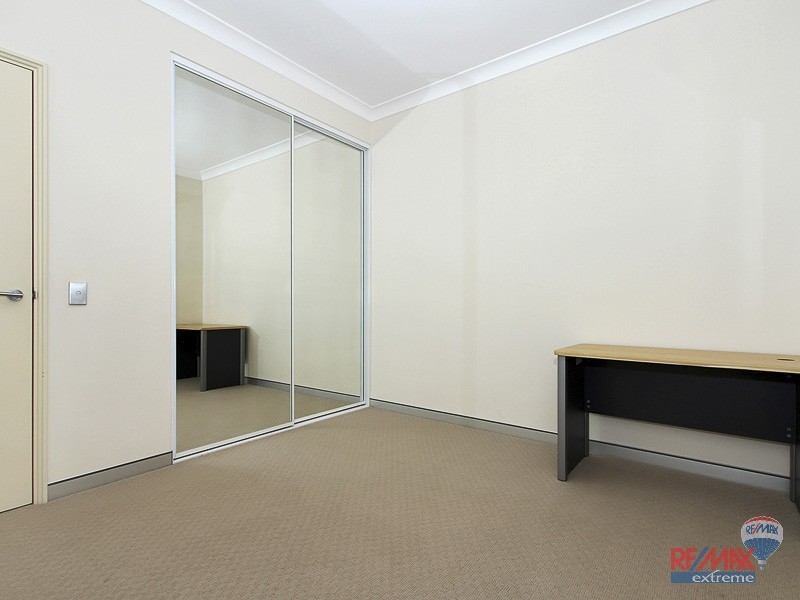 3/2 Walsh Loop, Joondalup WA 6027