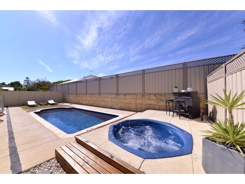 16 Basico Avenue, Sinagra WA 6065