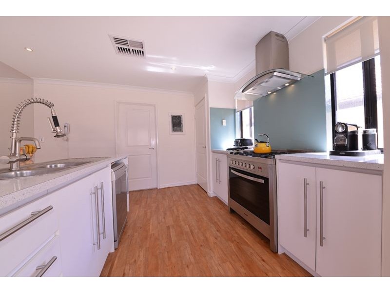 16 Basico Avenue, Sinagra WA 6065