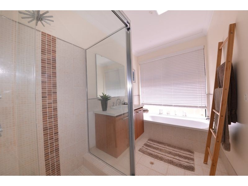 16 Basico Avenue, Sinagra WA 6065