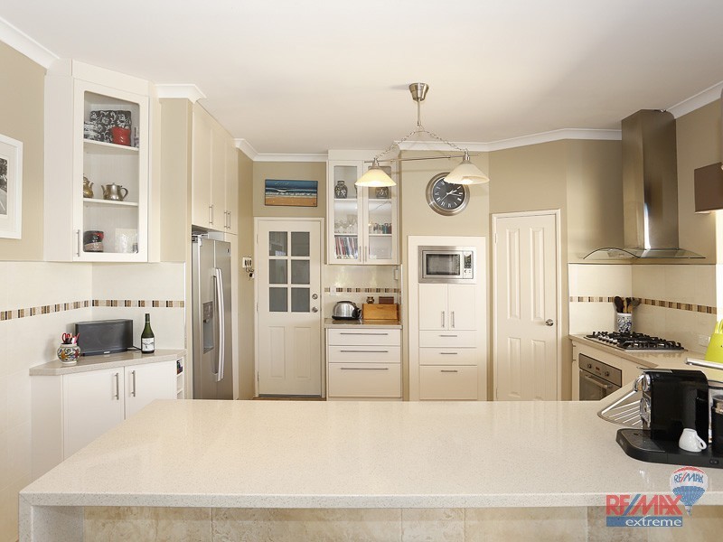 14 Regina Loop, Currambine WA 6028