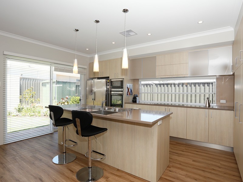 14 Versailles Turn, Landsdale WA 6065