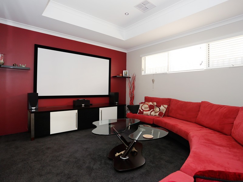 14 Versailles Turn, Landsdale WA 6065