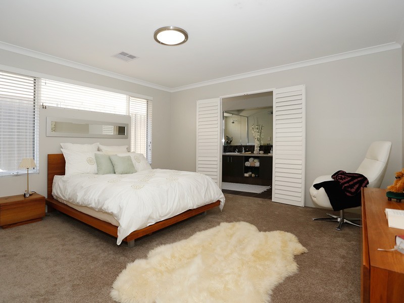 14 Versailles Turn, Landsdale WA 6065