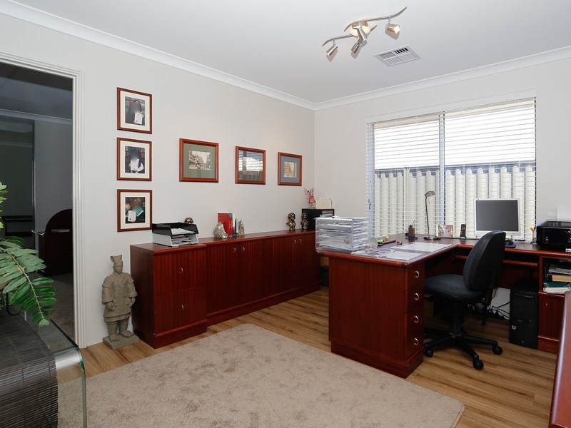 14 Versailles Turn, Landsdale WA 6065