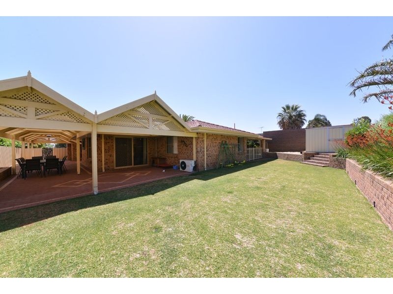 8 Lalina Way, Wanneroo WA 6065