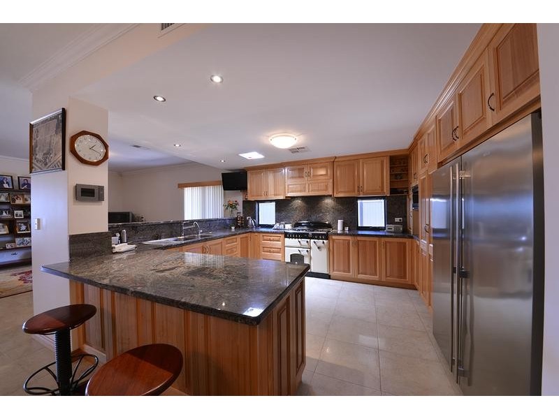 12 Capri Leone Way, Sinagra WA 6065