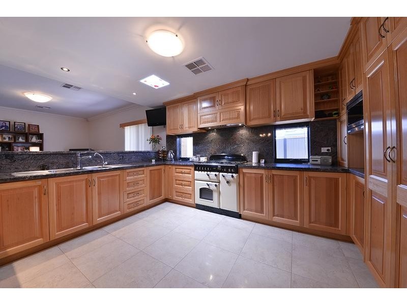12 Capri Leone Way, Sinagra WA 6065
