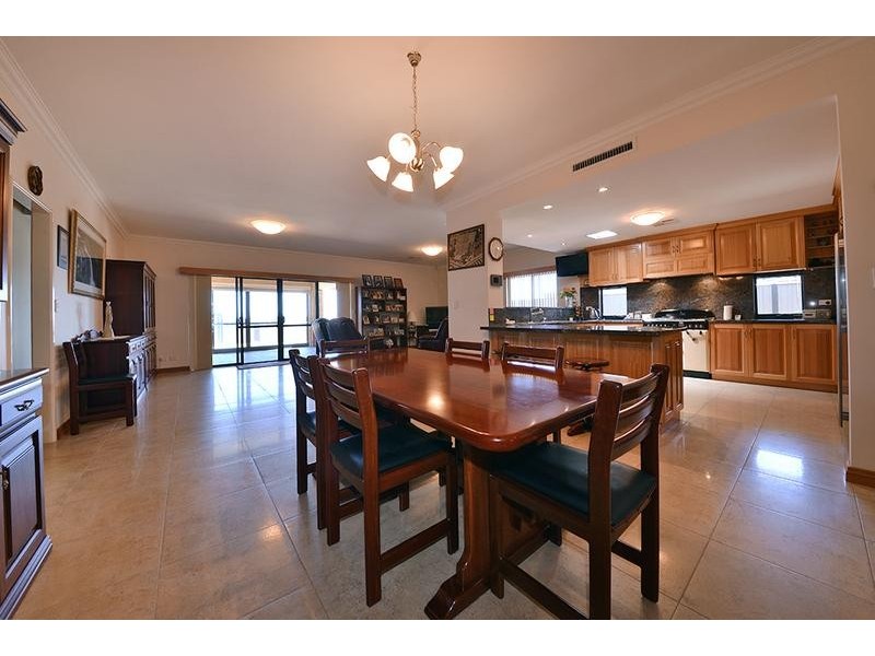 12 Capri Leone Way, Sinagra WA 6065