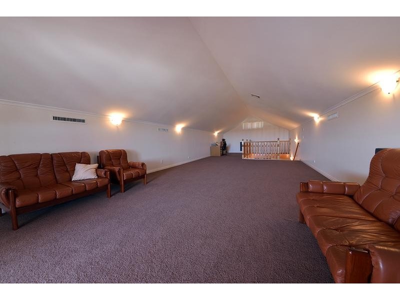 12 Capri Leone Way, Sinagra WA 6065