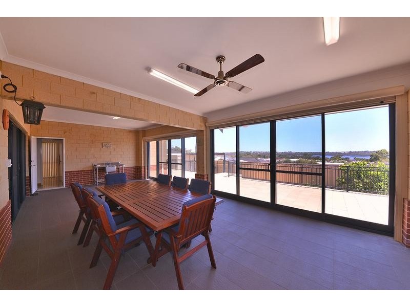 12 Capri Leone Way, Sinagra WA 6065