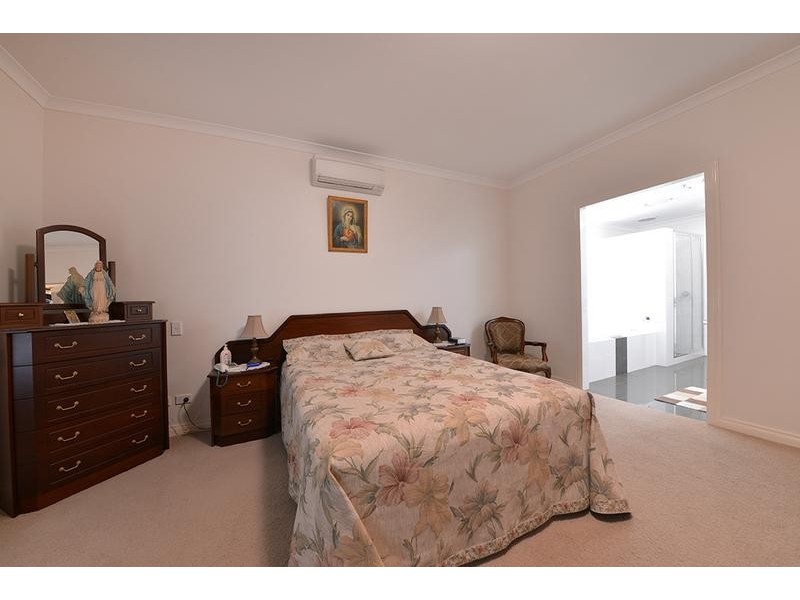 12 Capri Leone Way, Sinagra WA 6065
