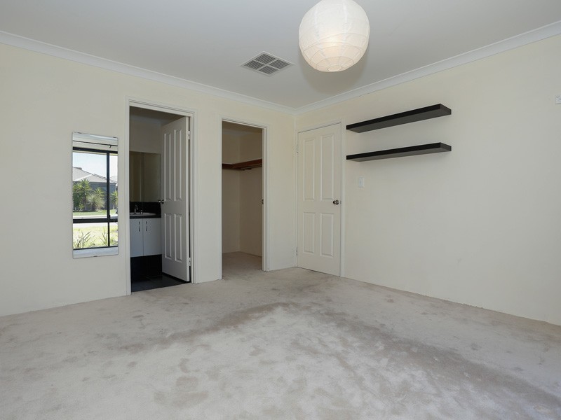 10 Cyandra Loop, Banksia Grove WA 6031