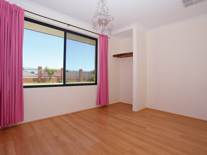 10 Cyandra Loop, Banksia Grove WA 6031