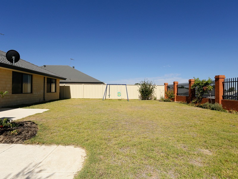 10 Cyandra Loop, Banksia Grove WA 6031