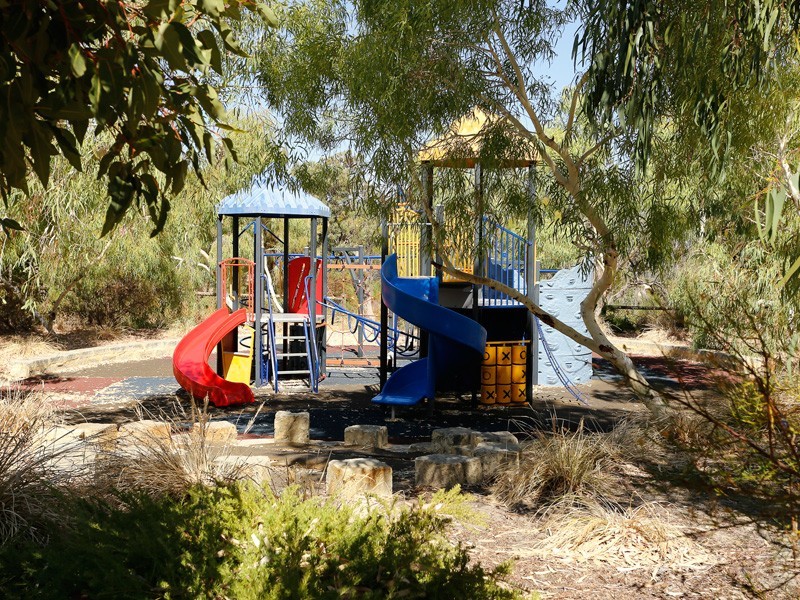 10 Cyandra Loop, Banksia Grove WA 6031