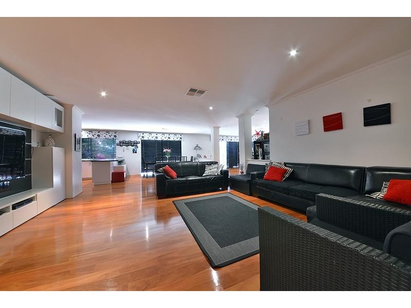 20 Grallina Way, Tapping WA 6065
