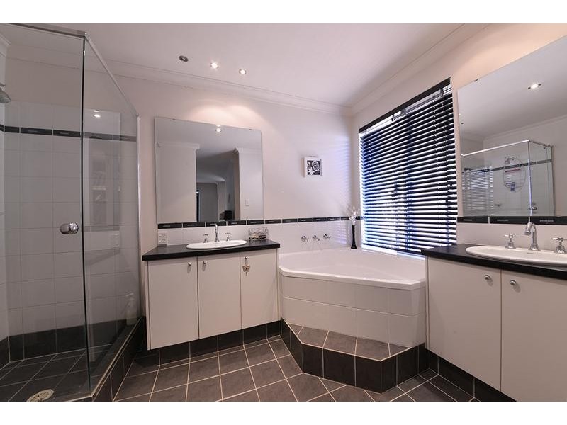 20 Grallina Way, Tapping WA 6065