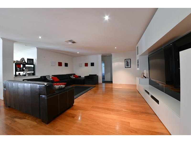 20 Grallina Way, Tapping WA 6065