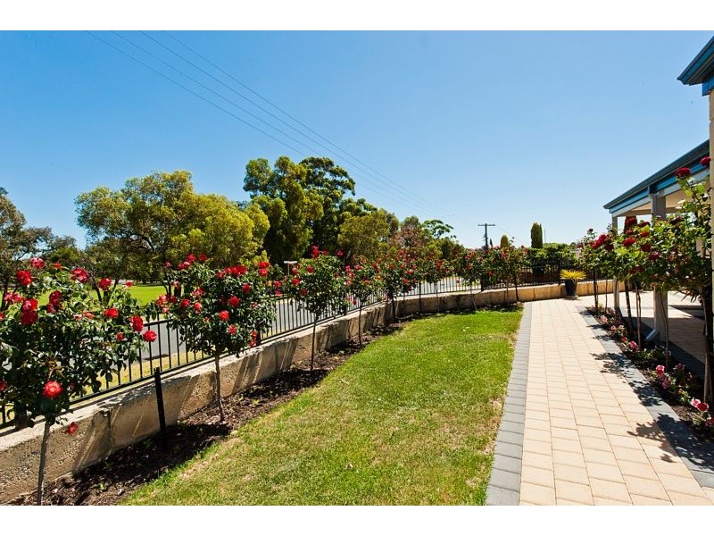 6 Kent Road, Marangaroo WA 6064