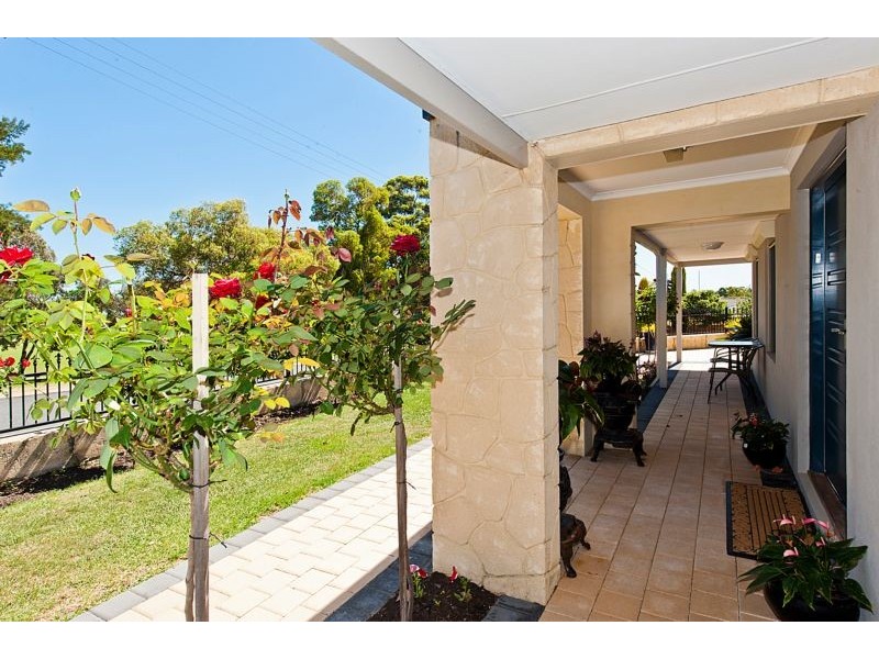 6 Kent Road, Marangaroo WA 6064