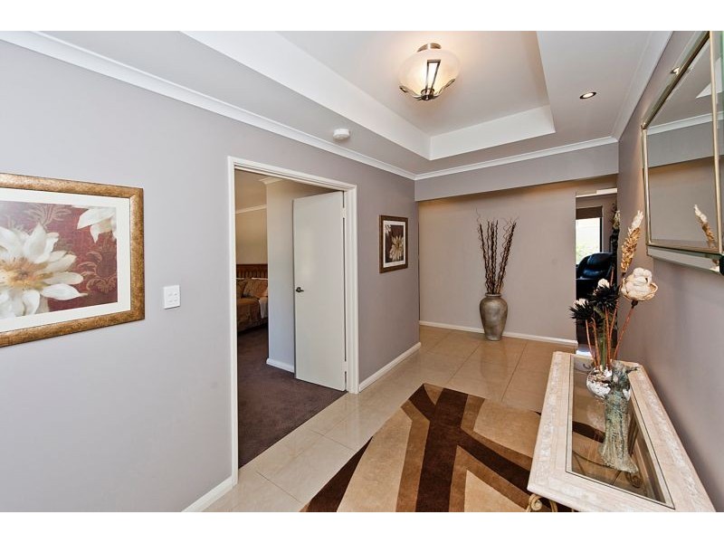 6 Kent Road, Marangaroo WA 6064