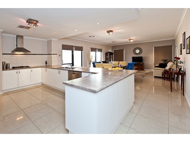 6 Kent Road, Marangaroo WA 6064