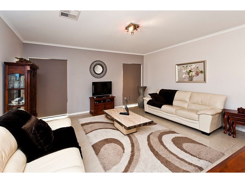 6 Kent Road, Marangaroo WA 6064