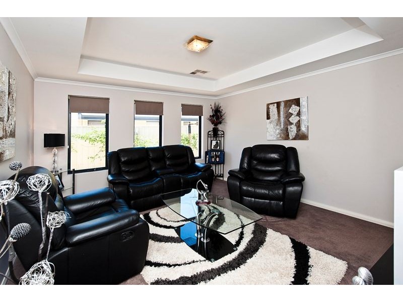 6 Kent Road, Marangaroo WA 6064