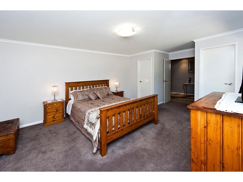 6 Kent Road, Marangaroo WA 6064