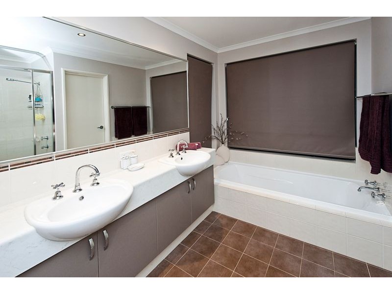 6 Kent Road, Marangaroo WA 6064