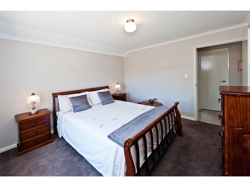 6 Kent Road, Marangaroo WA 6064